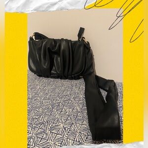 SHOULDER/CROSSBODY BLACK BAG